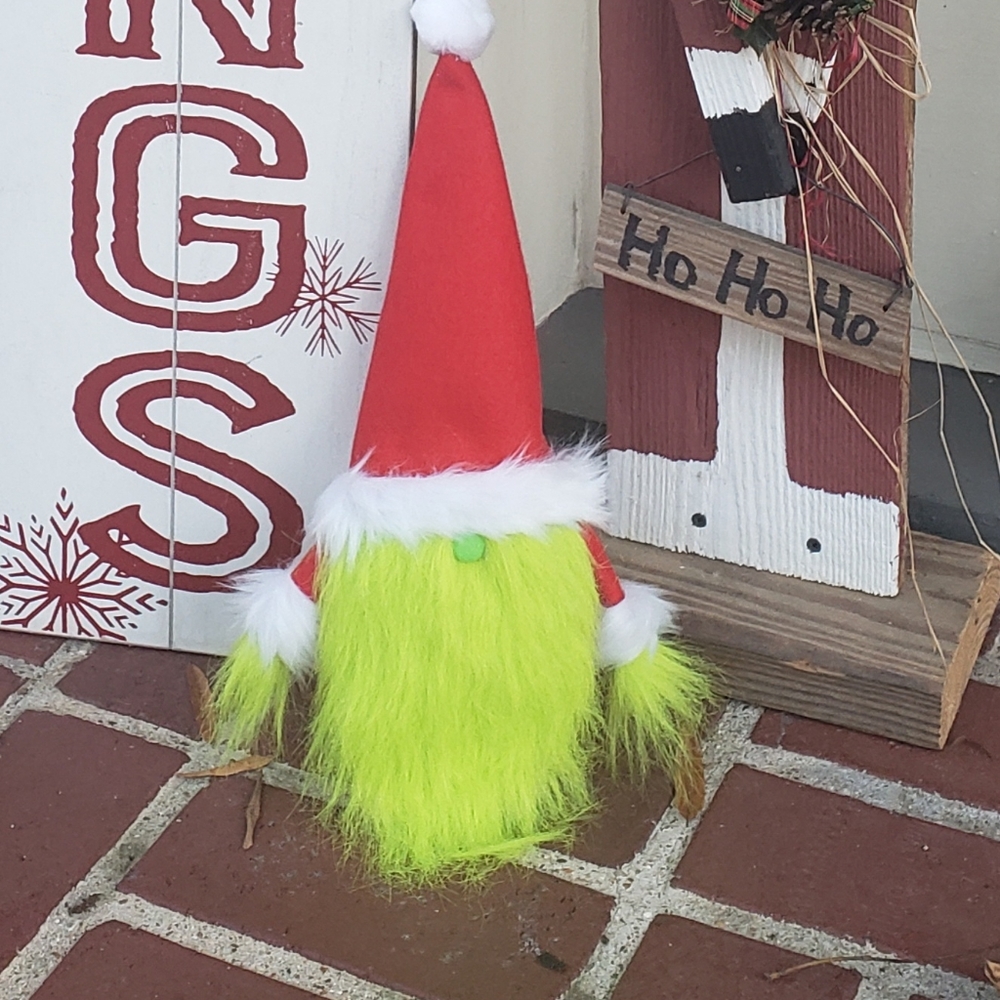 Grinch gnome